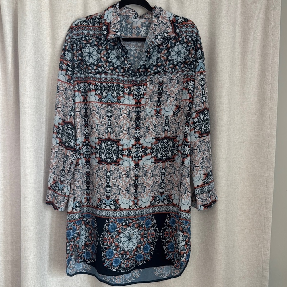 Women’s Patterned Button-downTunic Dress with Collar and flowing fabric PTP 22”
